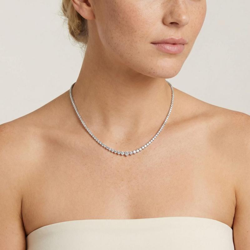 7 CTS Graduated Tennis Necklace in White gold, view 2